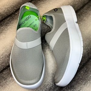 OOFOS OOmg Mesh Low White Grey Recovery Slip On Sneakers